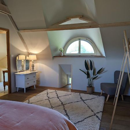 Maison Typique Bretonne Avec Toit De Chaume Camors Exteriér fotografie