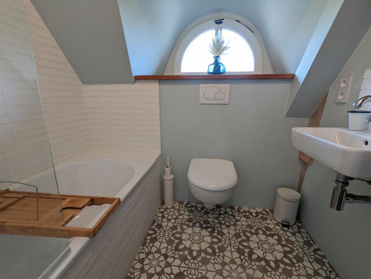Maison Typique Bretonne Avec Toit De Chaume Camors Exteriér fotografie