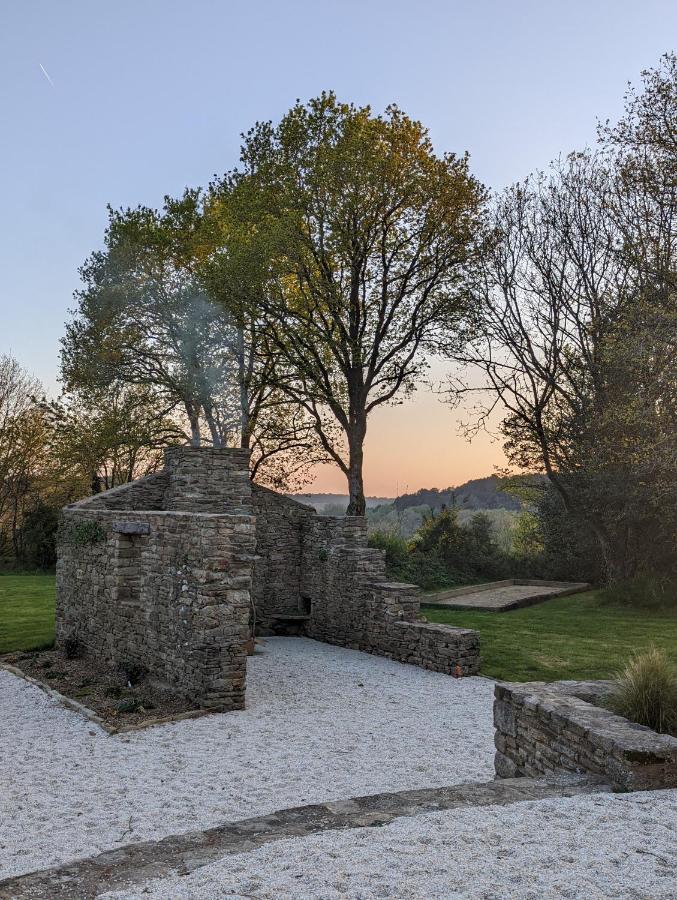 Maison Typique Bretonne Avec Toit De Chaume Camors Exteriér fotografie