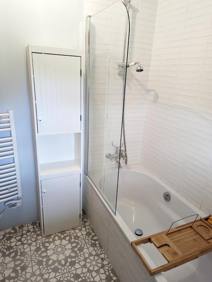 Maison Typique Bretonne Avec Toit De Chaume Camors Exteriér fotografie