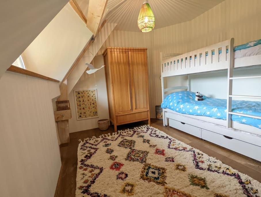 Maison Typique Bretonne Avec Toit De Chaume Camors Exteriér fotografie