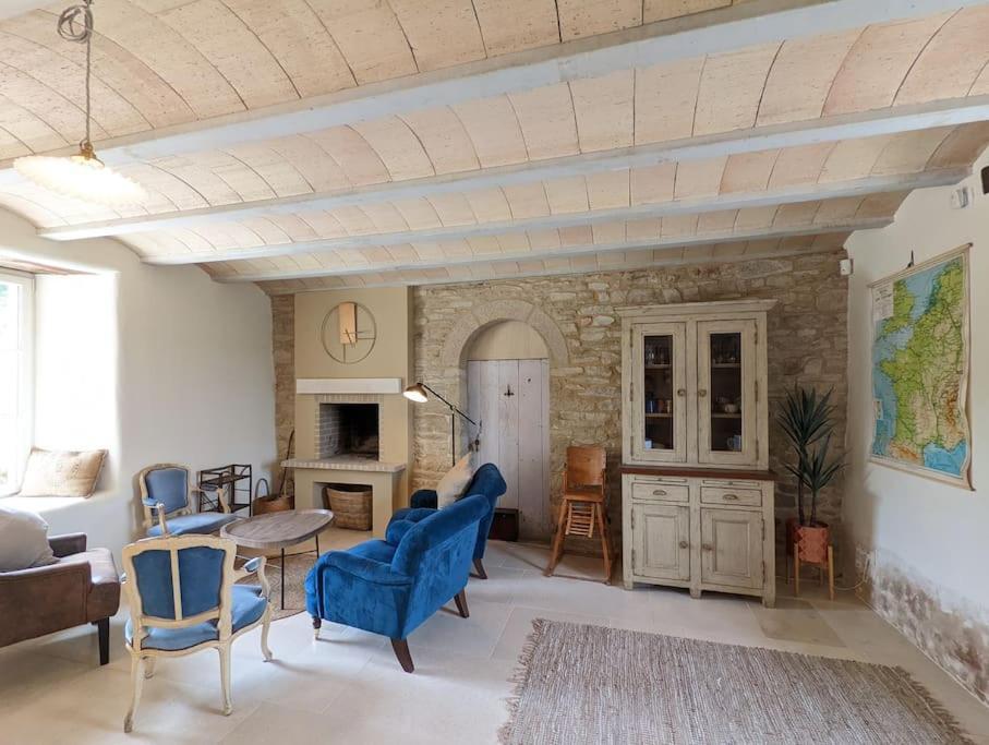 Maison Typique Bretonne Avec Toit De Chaume Camors Exteriér fotografie