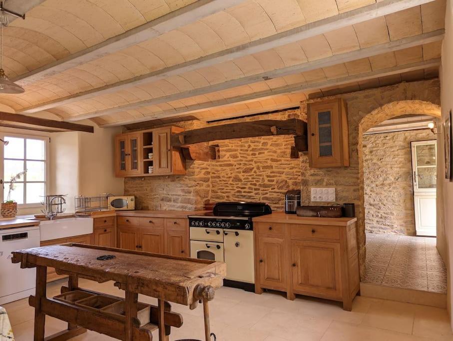Maison Typique Bretonne Avec Toit De Chaume Camors Exteriér fotografie